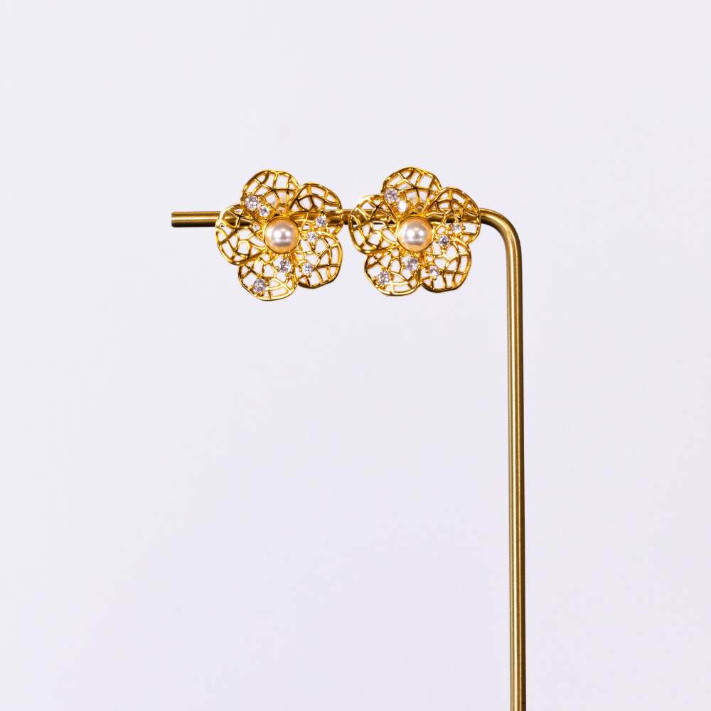 Petal   floral pearl earrings
