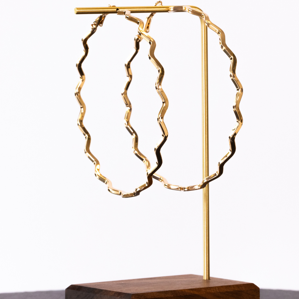 Ripple   zigzag patterned hoop earrings