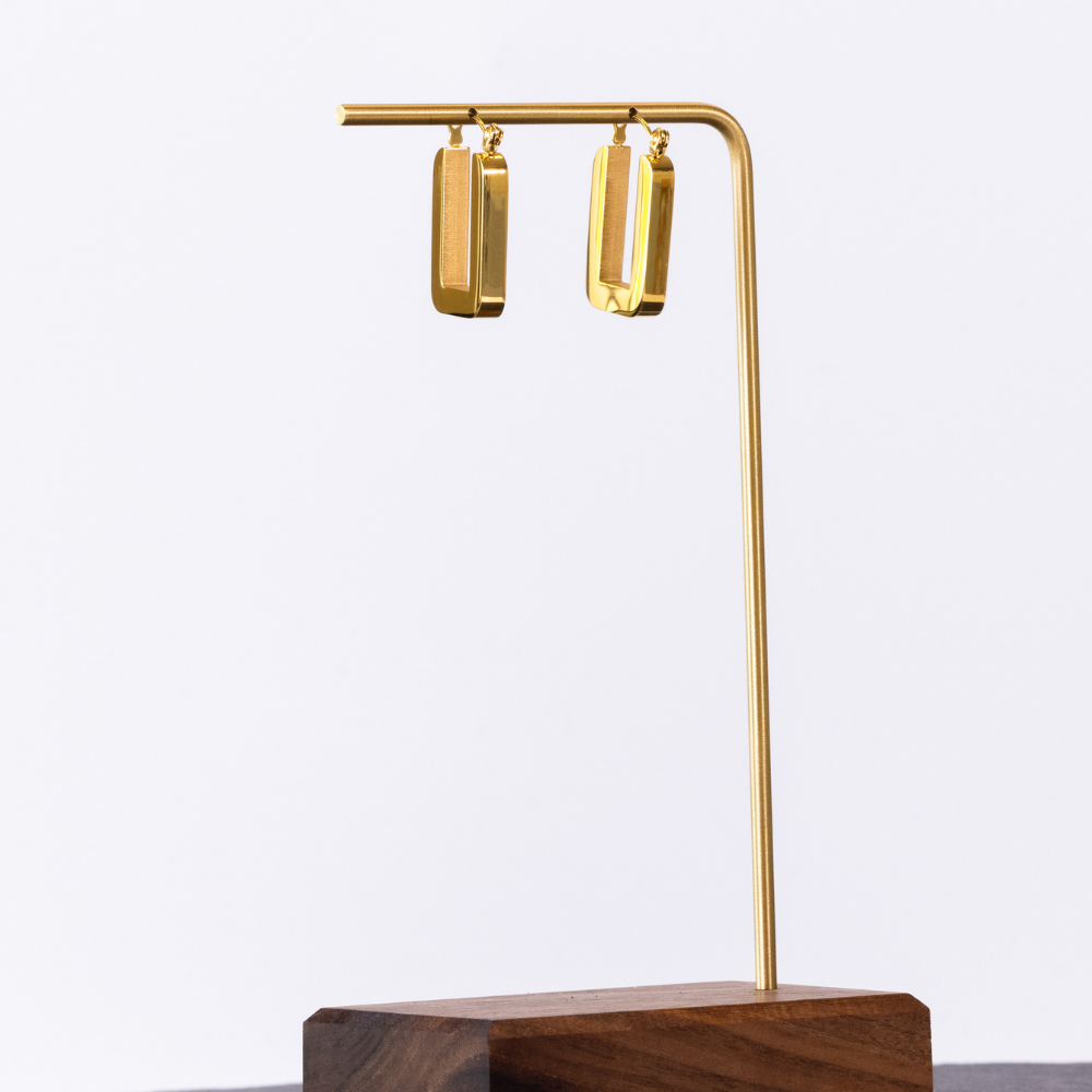 Frame   rectangular gold hoop